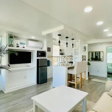 Modern 1Br Suite Boutique 5 Miles To Beach